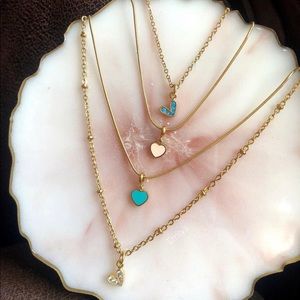 Necklaces Handmade , 18 k gold chain, High quality , real pearls personalized.
